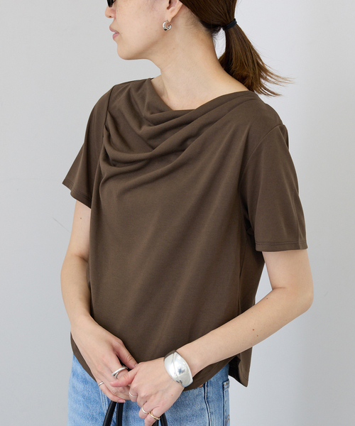 SLOBE IENA(スローブイエナ)の「ソフト天竺ドレープTEE(Tシャツ/カットソー・レディース・ブラック/ブラウン・FREE)」の1枚目の写真