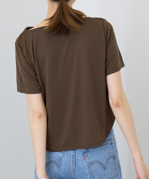 SLOBE IENA(スローブイエナ)の「ソフト天竺ドレープTEE(Tシャツ/カットソー・レディース・ブラック/ブラウン・FREE)」の17枚目の写真