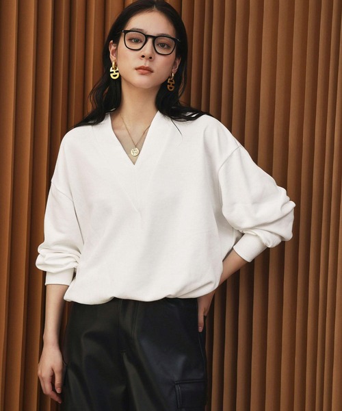 ELFRANK（エルフランク）の「【2026AW】【M～Lサイズ展開】Vネックボリュームスリーブスウェットプルオーバー【洗える】《着用動画あり》（Tシャツ/カットソー・レディース・ネイビー/ピンク/オフホワイト/グレー・M/L）」の2枚目の写真