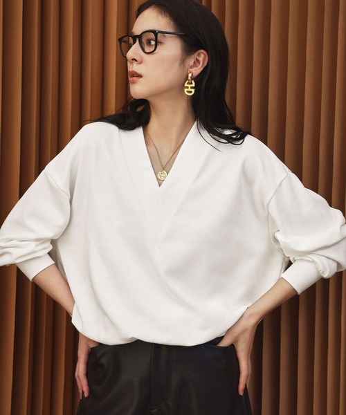ELFRANK（エルフランク）の「【2026AW】【M～Lサイズ展開】Vネックボリュームスリーブスウェットプルオーバー【洗える】《着用動画あり》（Tシャツ/カットソー・レディース・ネイビー/ピンク/オフホワイト/グレー・M/L）」の10枚目の写真