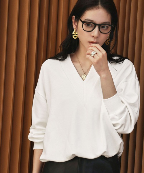ELFRANK（エルフランク）の「【2026AW】【M～Lサイズ展開】Vネックボリュームスリーブスウェットプルオーバー【洗える】《着用動画あり》（Tシャツ/カットソー・レディース・ネイビー/ピンク/オフホワイト/グレー・M/L）」の11枚目の写真