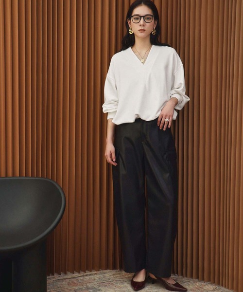 ELFRANK（エルフランク）の「【2026AW】【M～Lサイズ展開】Vネックボリュームスリーブスウェットプルオーバー【洗える】《着用動画あり》（Tシャツ/カットソー・レディース・ネイビー/ピンク/オフホワイト/グレー・M/L）」の12枚目の写真
