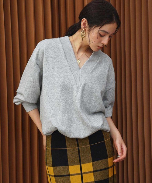 ELFRANK（エルフランク）の「【2026AW】【M～Lサイズ展開】Vネックボリュームスリーブスウェットプルオーバー【洗える】《着用動画あり》（Tシャツ/カットソー・レディース・ネイビー/ピンク/オフホワイト/グレー・M/L）」の14枚目の写真