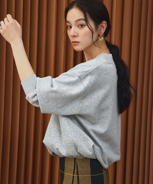 ELFRANK（エルフランク）の「【2026AW】【M～Lサイズ展開】Vネックボリュームスリーブスウェットプルオーバー【洗える】《着用動画あり》（Tシャツ/カットソー・レディース・ネイビー/ピンク/オフホワイト/グレー・M/L）」の15枚目の写真