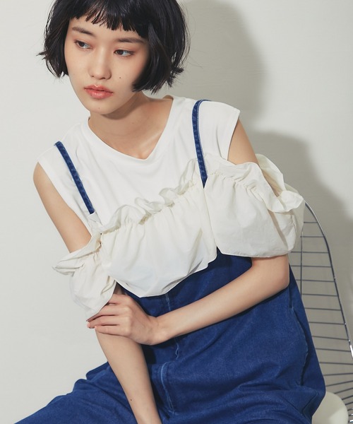 ANOTHER S(アナザーエス)の「マルチウェイフリルデザイントップス(Tシャツ/カットソー・レディース・ブラック/ブラウン/オフホワイト・FREE)」の2枚目の写真
