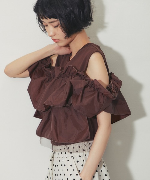 ANOTHER S(アナザーエス)の「マルチウェイフリルデザイントップス(Tシャツ/カットソー・レディース・ブラック/ブラウン/オフホワイト・FREE)」の22枚目の写真