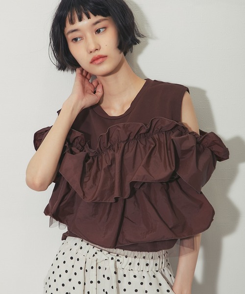 ANOTHER S(アナザーエス)の「マルチウェイフリルデザイントップス(Tシャツ/カットソー・レディース・ブラック/ブラウン/オフホワイト・FREE)」の16枚目の写真