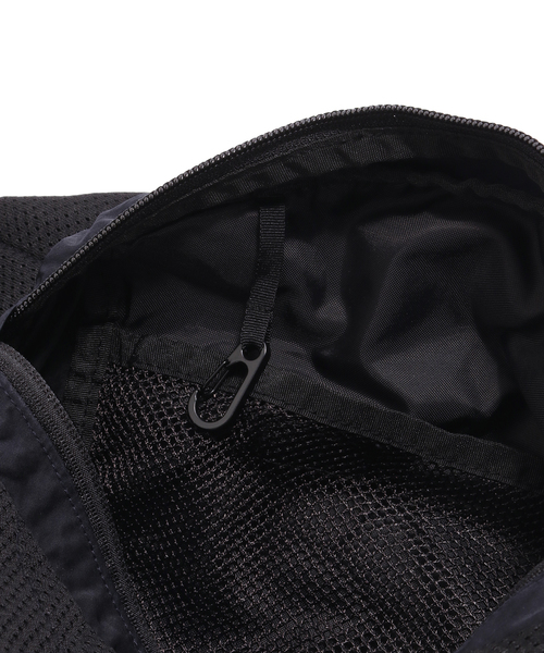 C.P. COMPANY(シーピーカンパニー)の「C.P.Company / シーピーカンパニー NYLON B CROSSBODY BACKPACK(ショルダーバッグ・メンズ・ブラック/ネイビー・FREE)」の7枚目の写真