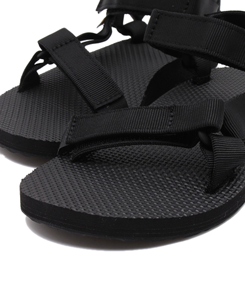 Teva(テバ)の「TEVA:ORIGINAL UNIVERSAL◇■(サンダル・レディース・ブラック/オフホワイト・50/60/70/80)」の9枚目の写真