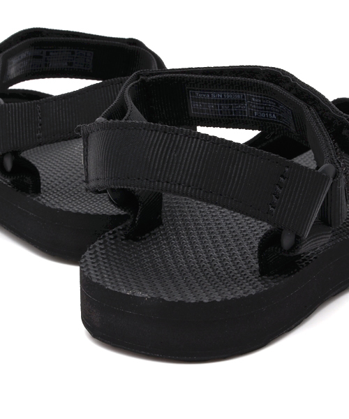 Teva(テバ)の「TEVA:ORIGINAL UNIVERSAL◇■(サンダル・レディース・ブラック/オフホワイト・50/60/70/80)」の3枚目の写真