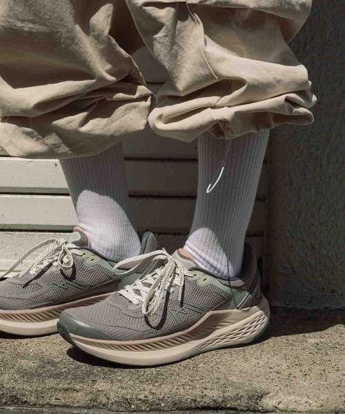 KARHU(カルフ)の「KARHU / “MESTARI RUN LS” スニーカー(スニーカー・レディース・ライトグレー/グレー/グレー系・10/6/7/9/8/5)」の2枚目の写真