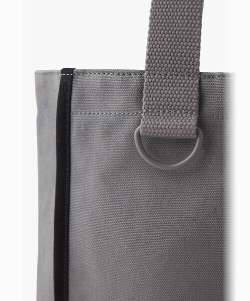 To b. by agnes b.(トゥービーバイアニエスベー)の「To b. by agnes b.× green label relaxing コットン パイピング ミニトートバッグ(トートバッグ・レディース・グレー・FREE)」の5枚目の写真