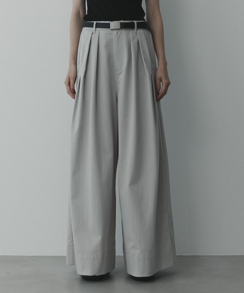 remer(リメール)の「remer 26秋冬新作 - loose powdery touch deep tuck wide PT / パウダリータッチ ディープタックワイドパンツ(その他パンツ・メンズ・ダークグレー/オフホワイト/ブラック・X-SMALL/LARGE/MEDIUM/SMALL)」の1枚目の写真
