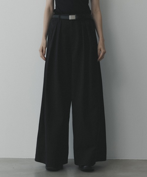 remer(リメール)の「remer 26秋冬新作 - loose powdery touch deep tuck wide PT / パウダリータッチ ディープタックワイドパンツ(その他パンツ・メンズ・ダークグレー/オフホワイト/ブラック・X-SMALL/LARGE/MEDIUM/SMALL)」の2枚目の写真