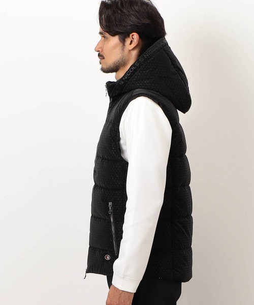 NICOLE CLUB FOR MEN(ニコルクラブフォーメン)の「【NICOLE SPORTS】ロゴデザインパテッドベスト(ダウンベスト・メンズ・ブラック系その他/ブラック・MEDIUM/LARGE/X-LARGE)」の8枚目の写真