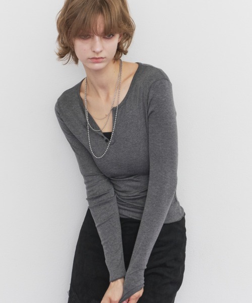 Rohwel(ローウェル)の「Basic Henley Neck Tee / ベーシックヘンリーネックT(Tシャツ/カットソー・レディース・ブラウン/ホワイト/グレー/ブラック・FREE)」の8枚目の写真