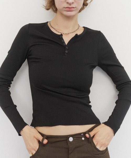 Rohwel(ローウェル)の「Basic Henley Neck Tee / ベーシックヘンリーネックT(Tシャツ/カットソー・レディース・ブラウン/ホワイト/グレー/ブラック・FREE)」の19枚目の写真