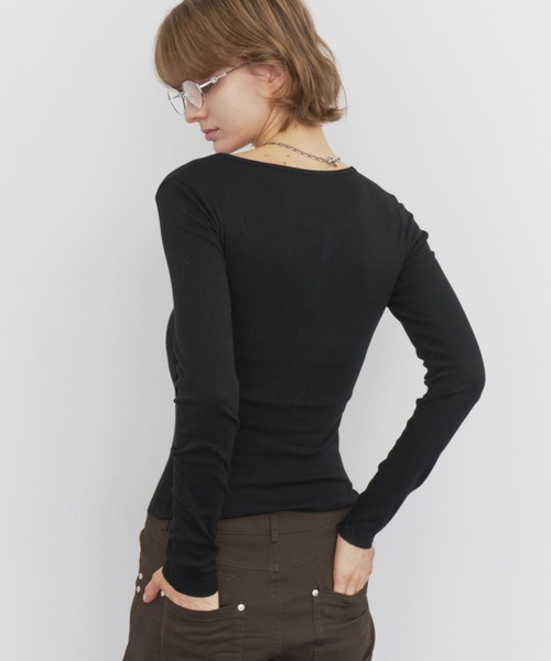 Rohwel(ローウェル)の「Basic Henley Neck Tee / ベーシックヘンリーネックT(Tシャツ/カットソー・レディース・ブラウン/ホワイト/グレー/ブラック・FREE)」の18枚目の写真