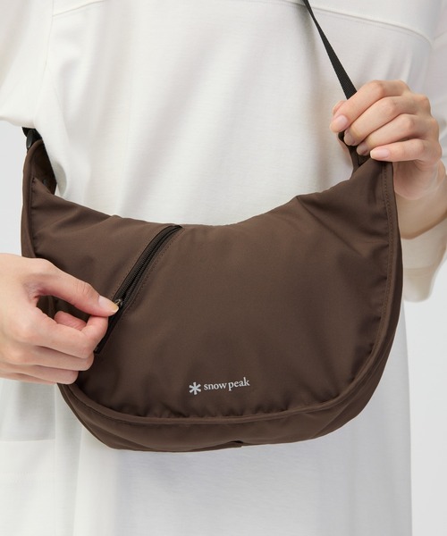 Snow Peak(スノーピーク)の「Snow Peak / Flexible Insulated Shoulder Bag フレキシブル インサレーション ショルダーバッグ(ショルダーバッグ・メンズ・ブラック/ダークブラウン/ライトブラウン・ONE SIZE)」の10枚目の写真