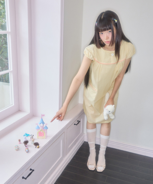 SHAKIRI(シャキリ)の「ワンボタンミニドットドレス(イエロー)(ワンピース・レディース・その他・FREE)」の2枚目の写真