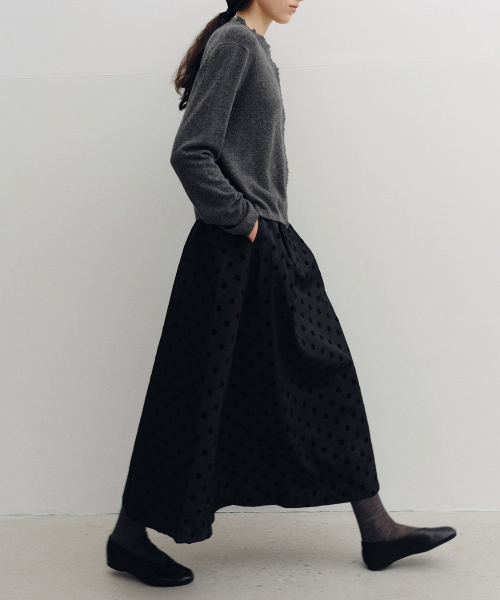 MOHAN（モハン）の「TVF DOT FLARED SKIRT_2COLORS（スカート・レディース・ブラック/ネイビー・SMALL/MEDIUM/LARGE）」の5枚目の写真