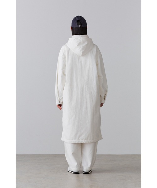 Y(ワイ)の「Y / RECYCLE NYLON TAFFETA / RECYCLE POLYESTER FLEECE CO(ダウンジャケット/コート・メンズ・ホワイト/ネイビー・SMALL/MEDIUM/LARGE)」の10枚目の写真