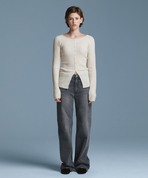 URAGO（ユラーゴ）の「グレーウォッシュドストレートジーンズ_Gray（デニムパンツ・レディース・アッシュグレー・SMALL/MEDIUM/LARGE）」の4枚目の写真