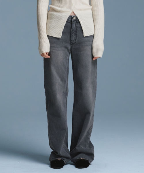 URAGO（ユラーゴ）の「グレーウォッシュドストレートジーンズ_Gray（デニムパンツ・レディース・アッシュグレー・SMALL/MEDIUM/LARGE）」の5枚目の写真