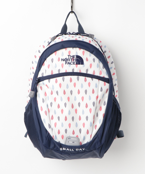 THE NORTH FACE（ザノースフェイス）の「ザ・ノース・フェイス キッズデイパック / スモールデイパック（バックパック/リュック・キッズ・ブラック/ピンク/ブルー/ライトピンク/その他/オレンジ系その他/グリーン系その他/ネイビー/コバルトブルー/ホワイト系その他/レッド系その他/チェリーピンク/サックスブルー/カラフル/チャコールグレー/グレー系その他/ブラック×ブラック/ブルー系その他/オレンジ/コーラルピンク・ONE SIZE）」の2枚目の写真