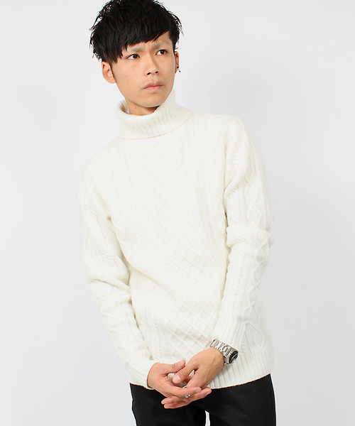 ESSENTIAL GARMENT MEN'S BIGI（エッセンシャルガーメントメンズビギ）の「アラン柄タートルネックニット/無地＆ボーダー（ニット/セーター・メンズ・グレー/グレー系その他/ホワイト/ホワイト系その他/ボルドー・S/M/L）」の2枚目の写真