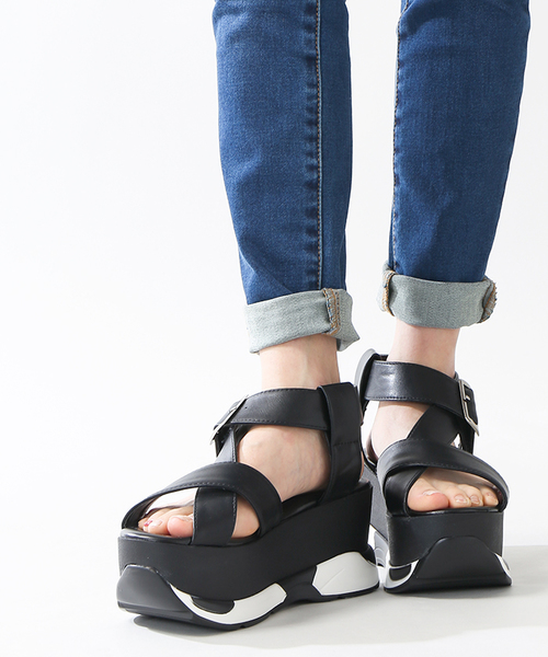 WEGO（ウィゴー）の「WEGO/厚底スポーツサンダル（サンダル・レディース・ホワイト/シルバー/ブラック・LARGE/MEDIUM）」の2枚目の写真