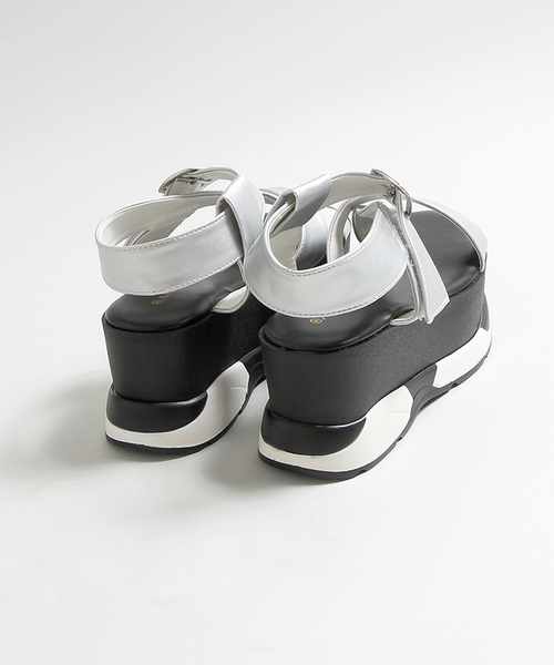 WEGO（ウィゴー）の「WEGO/厚底スポーツサンダル（サンダル・レディース・ホワイト/シルバー/ブラック・LARGE/MEDIUM）」の5枚目の写真