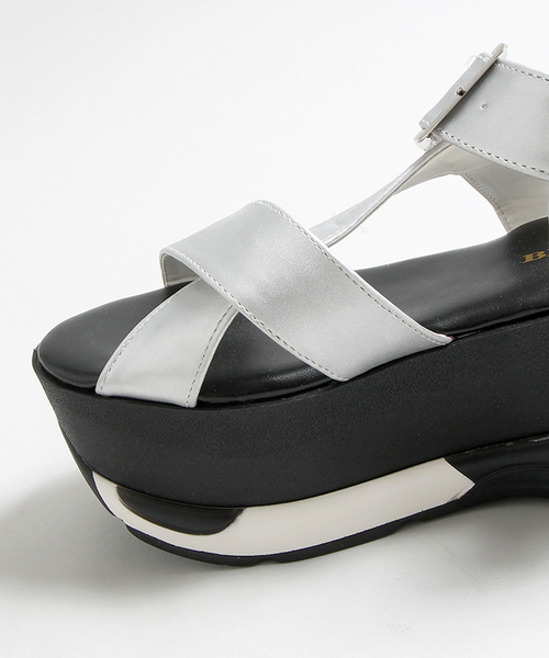 WEGO（ウィゴー）の「WEGO/厚底スポーツサンダル（サンダル・レディース・ホワイト/シルバー/ブラック・LARGE/MEDIUM）」の6枚目の写真