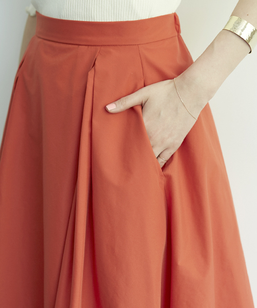 STUDIOUS（ステュディオス）の「ランダムタックロングスカート（スカート・レディース・レッド/ネイビー・0/1）」の4枚目の写真