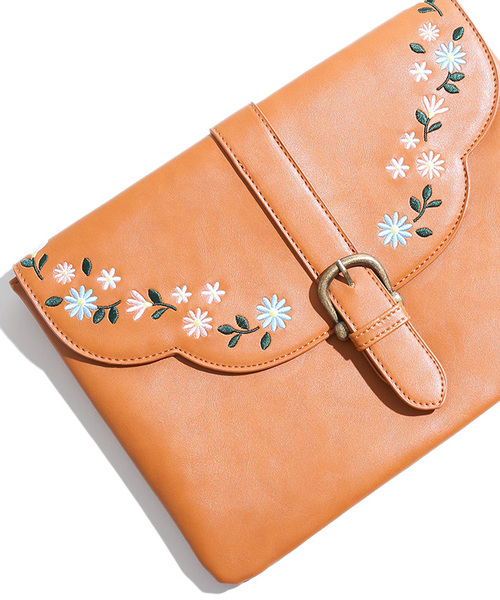 WEGO（ウィゴー）の「WEGO/ヴィンテージライクフラワー刺繍クラッチバッグ（クラッチバッグ・レディース・キャメル/ブラック・FREE）」の9枚目の写真