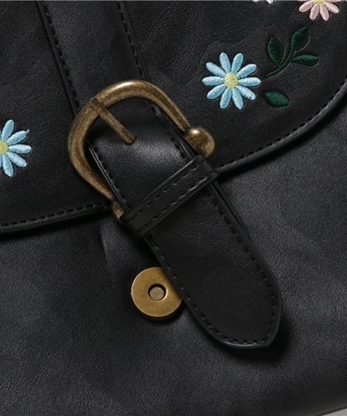 WEGO（ウィゴー）の「WEGO/ヴィンテージライクフラワー刺繍クラッチバッグ（クラッチバッグ・レディース・キャメル/ブラック・FREE）」の4枚目の写真