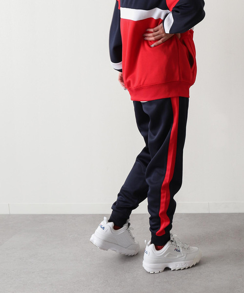 FILA（フィラ）の「【別注】 【FILA】 サイドライン ジャージ パンツ / トラックパンツ（その他パンツ・メンズ・ブラック×ホワイト/ブラック×レッド/ブラック×グリーン/ブルー系その他/ブルー系その他2/チャコールグレー×ブラック/ブラック/チャコール・X-LARGE/SMALL/MEDIUM/LARGE）」の9枚目の写真