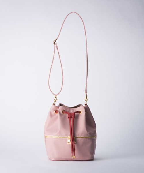BLUE LABEL CRESTBRIDGE（ブルーレーベルクレストブリッジ）の 
