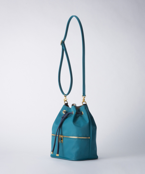 BLUE LABEL CRESTBRIDGE（ブルーレーベルクレストブリッジ）の