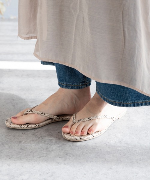 menue(メヌエ)の「キレイ魅せ ビーチサンダル トングver.(サンダル・レディース・パイソン/ゴールド/グリーン/ホワイト/グレー/ブラック/ベージュ系その他3/その他1/アイボリー/シルバー/ブルー系その他/グリーン系その他/ベージュ系その他/ベージュ系その他2/グレイッシュベージュ/ブラウン・36/35/37/38/39/34/41/40)」の20枚目の写真