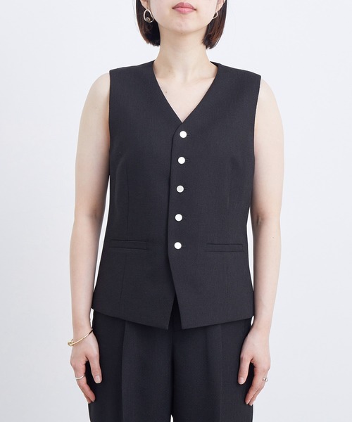 ADAM ET ROPE'（アダムエロペ）の「ツイルブラウスベスト（ベスト・レディース・ブラック/ベージュ・FREE）」の6枚目の写真