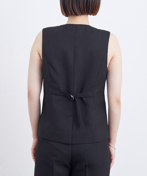 ADAM ET ROPE'（アダムエロペ）の「ツイルブラウスベスト（ベスト・レディース・ブラック/ベージュ・FREE）」の8枚目の写真