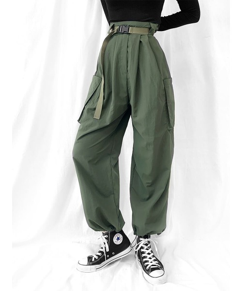 LVEU.（ラブユ.）の「Pocket cargo pants / ポケットカーゴパンツ（カーゴパンツ・レディース・ブラック/カーキ・FREE）」の2枚目の写真