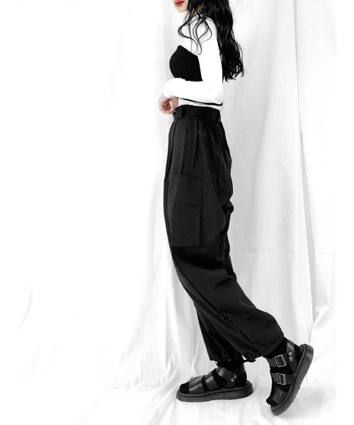 LVEU.（ラブユ.）の「Pocket cargo pants / ポケットカーゴパンツ（カーゴパンツ・レディース・ブラック/カーキ・FREE）」の10枚目の写真