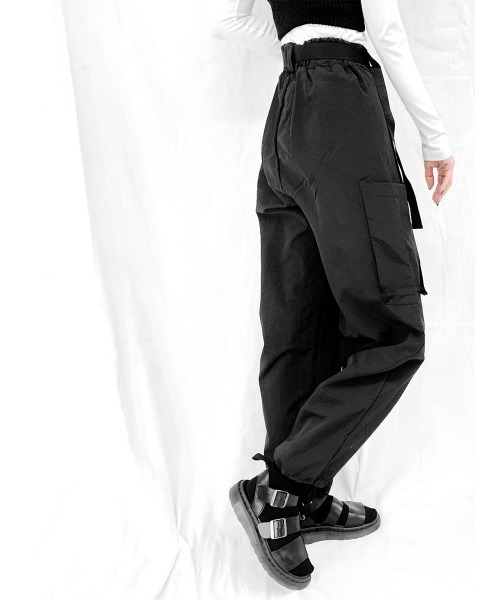LVEU.（ラブユ.）の「Pocket cargo pants / ポケットカーゴパンツ（カーゴパンツ・レディース・ブラック/カーキ・FREE）」の8枚目の写真
