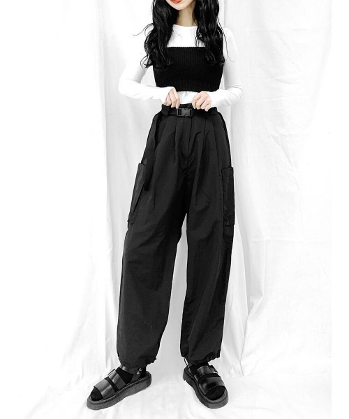 LVEU.（ラブユ.）の「Pocket cargo pants / ポケットカーゴパンツ（カーゴパンツ・レディース・ブラック/カーキ・FREE）」の4枚目の写真