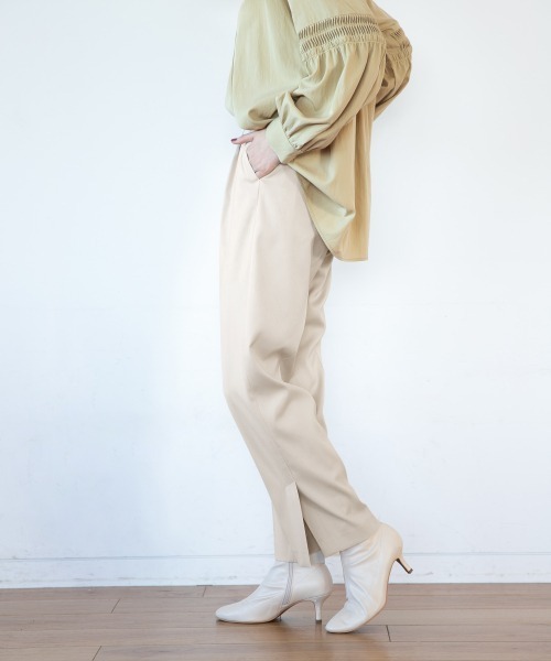 A part by(アパートバイ)の「Pスリットストレートパンツ 929962(その他パンツ・レディース・チャコールグレー/ベージュ/ライトベージュ/ピンク系その他・MEDIUM/LARGE)」の8枚目の写真