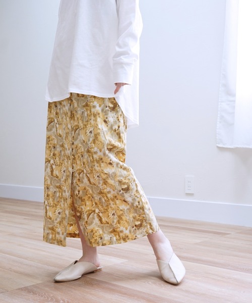 Cheek（チーク）の「ニュアンス柄フロントボタンタイトスカート（スカート・レディース・イエロー/グリーン・MEDIUM）」の2枚目の写真