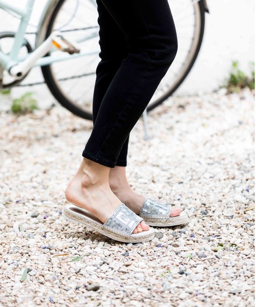 Guess(ゲス)の「【GUESS】ゲスヨーロッパモデル gwGUIDANY-B サンダル(サンダル・レディース・ホワイト・US6/US7/US8/US5)」の5枚目の写真