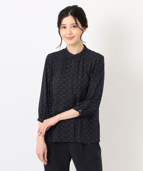 J.PRESS(ジェイプレス)の「【洗える】ポリエステル デシン幾何プリント ブラウス(シャツ/ブラウス・レディース・スモーキーグリーン系5/ネイビー系5/アイボリー系5・F)」の6枚目の写真